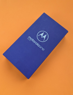 Box Motorola One Zoom