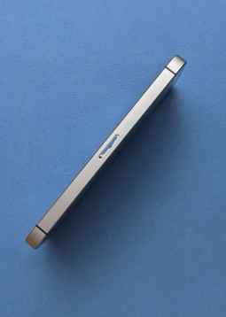 Door Apple Iphone Se Space Gray A Stock 3